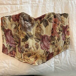 Beautiful top! Size small